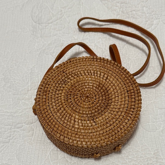 Round Woven Tan Bag - Picture 2 of 4